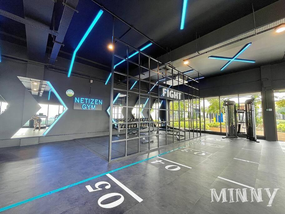 Netizen Walk To Mrt 4-5pax *