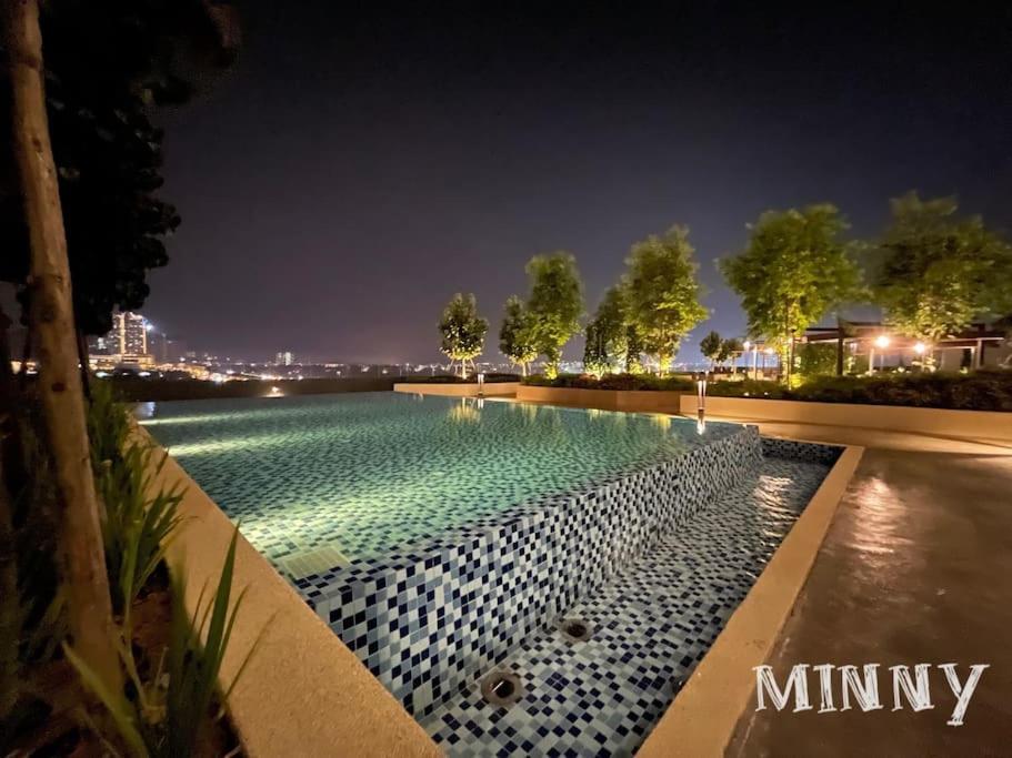 Apartment Netizen Walk To Mrt 4-5pax Cheras